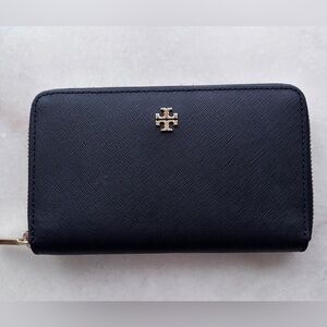 Tory Burch Black Leather Zip Wallet